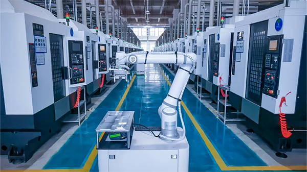 AG庄闲AGV复合机器人助力3C电子行业降本增效