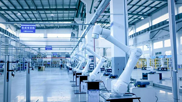 AG庄闲协作手臂，满足汽车行业复杂工艺需求