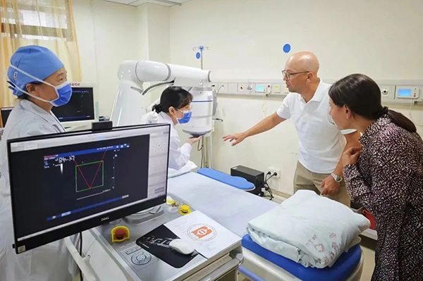 AG庄闲普罗超声聚焦治疗机器人