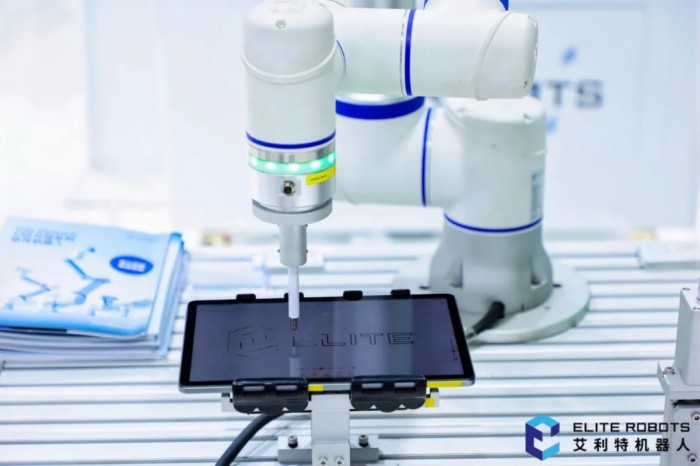 AG庄闲柔性力控机器人